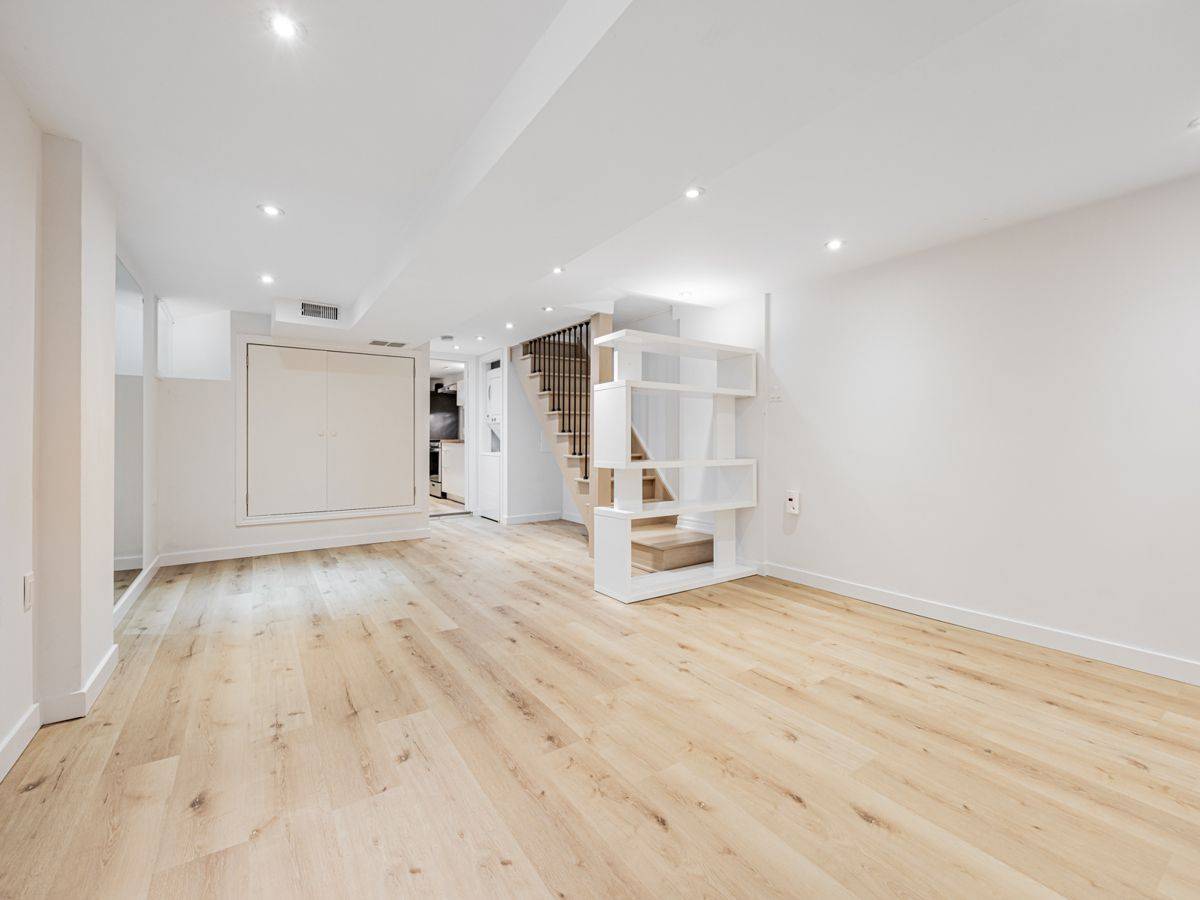 Toronto W03, ON M6E 4R1,371 McRoberts AVE #Lower