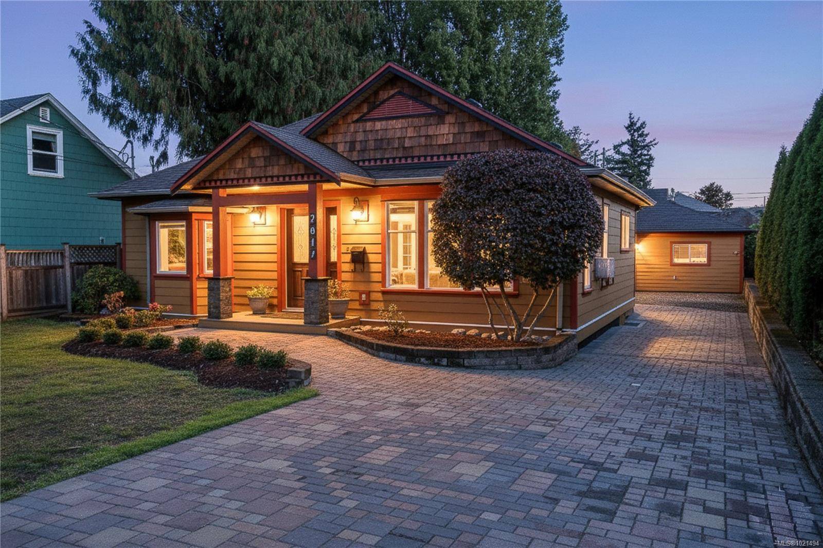 Victoria, BC V8R 2W5,2617 Doncaster Dr