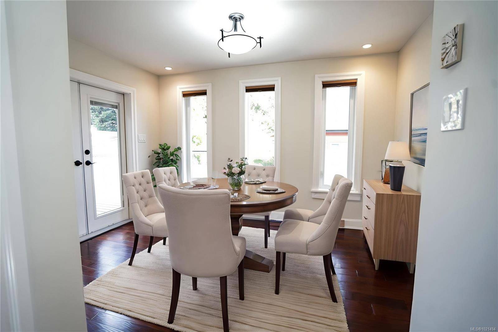 Victoria, BC V8R 2W5,2617 Doncaster Dr