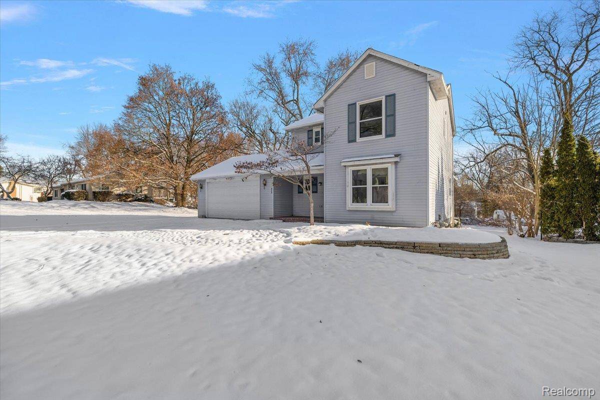 Lake Orion, MI 48362,927 Alan DR