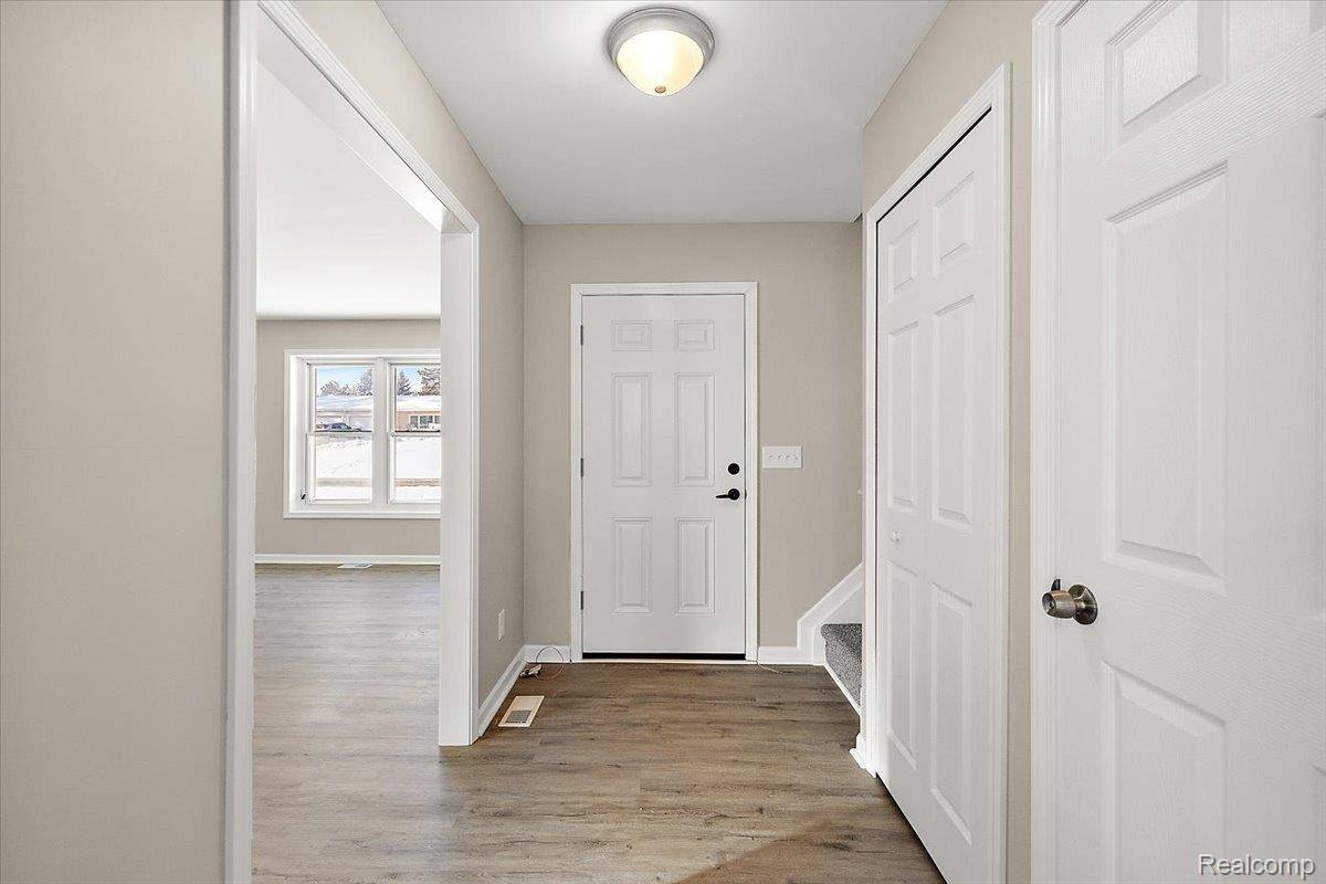 Lake Orion, MI 48362,927 Alan DR