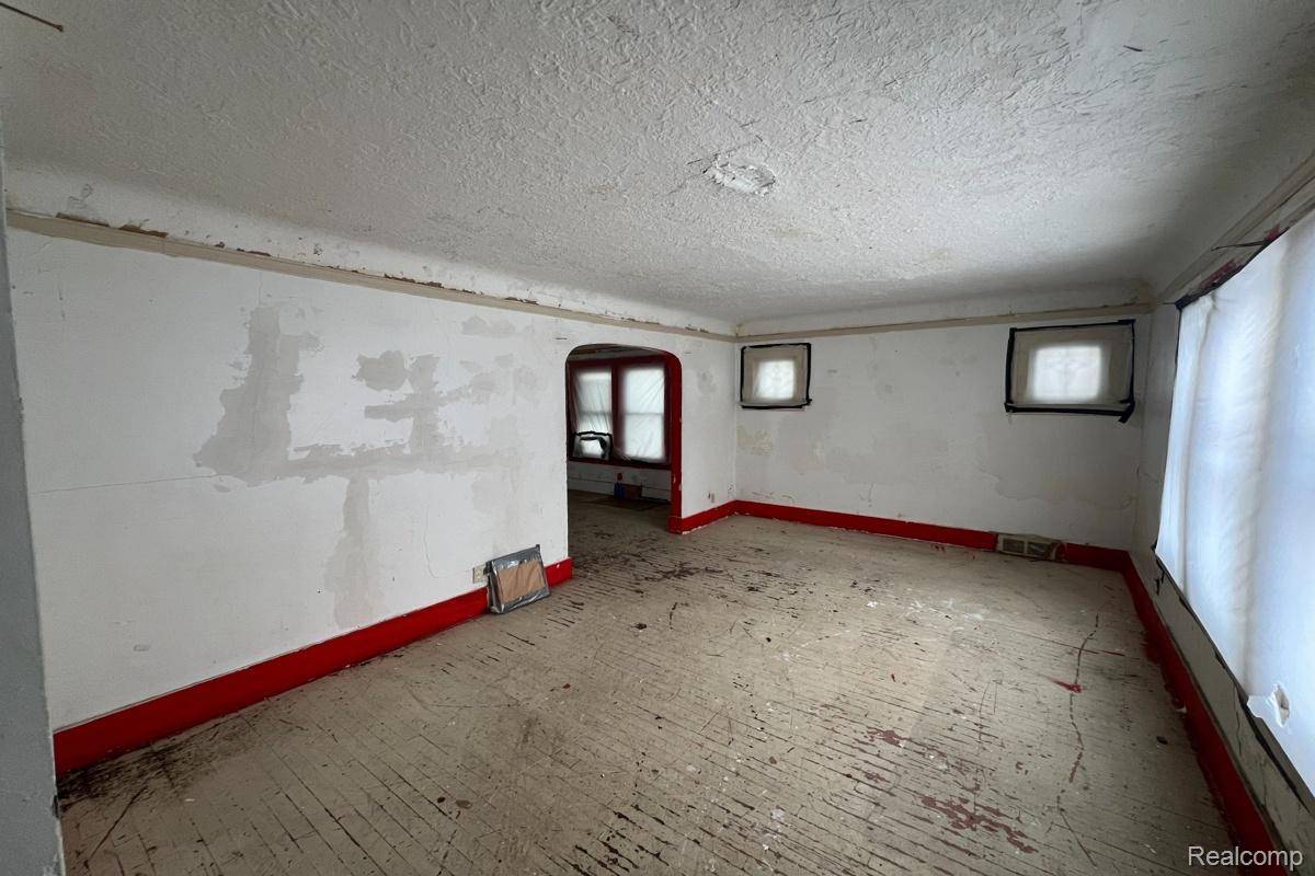 Detroit, MI 48213,9138 Fischer ST