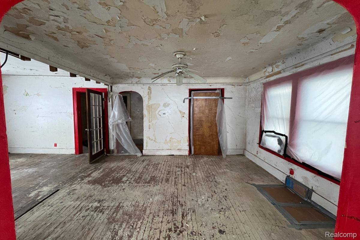 Detroit, MI 48213,9138 Fischer ST