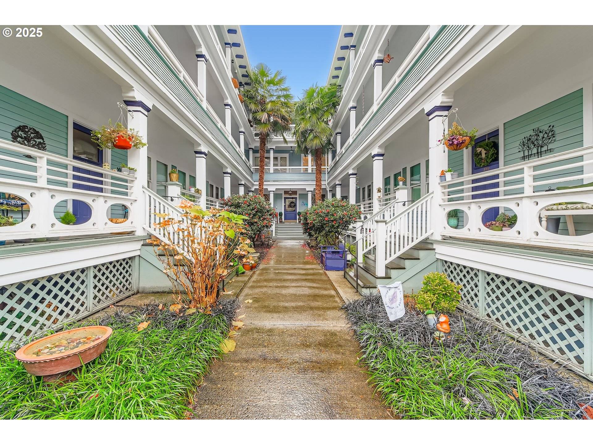 Portland, OR 97210,2127 NW IRVING ST #202