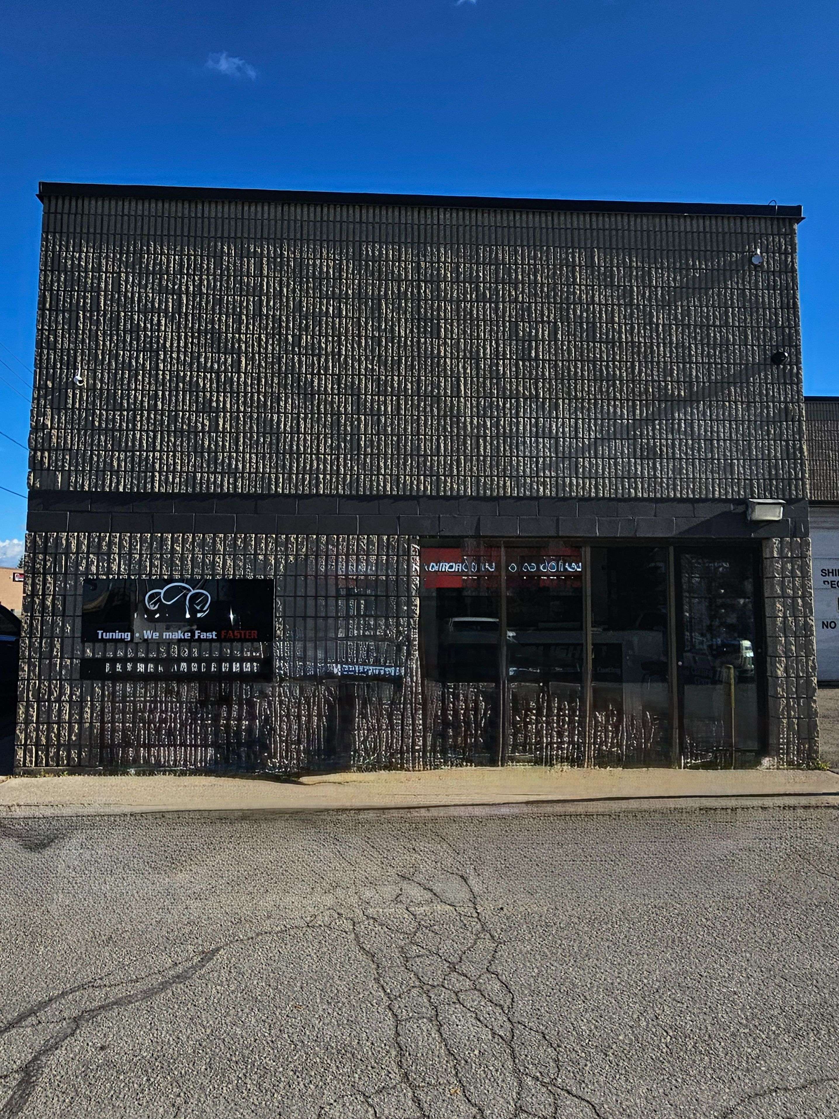 Barrie, ON L4N 5R8,25 Hart DR #3&4