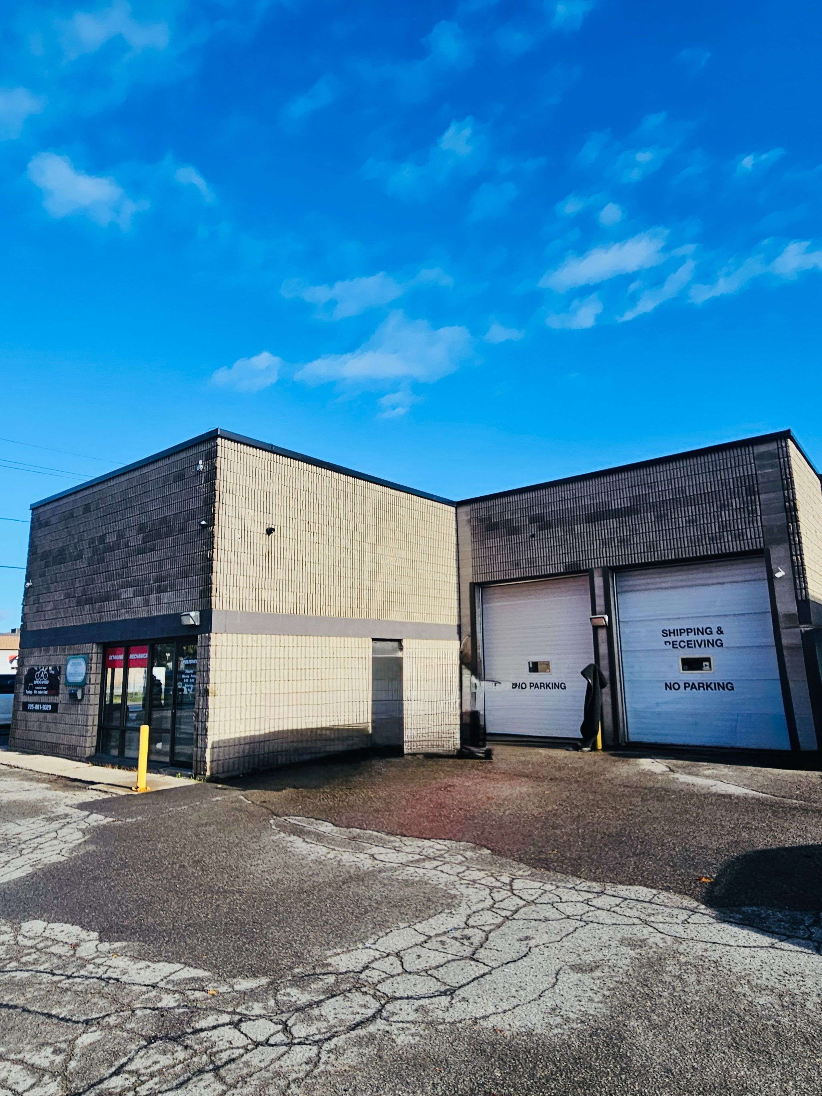 Barrie, ON L4N 5R8,25 Hart DR #3&4