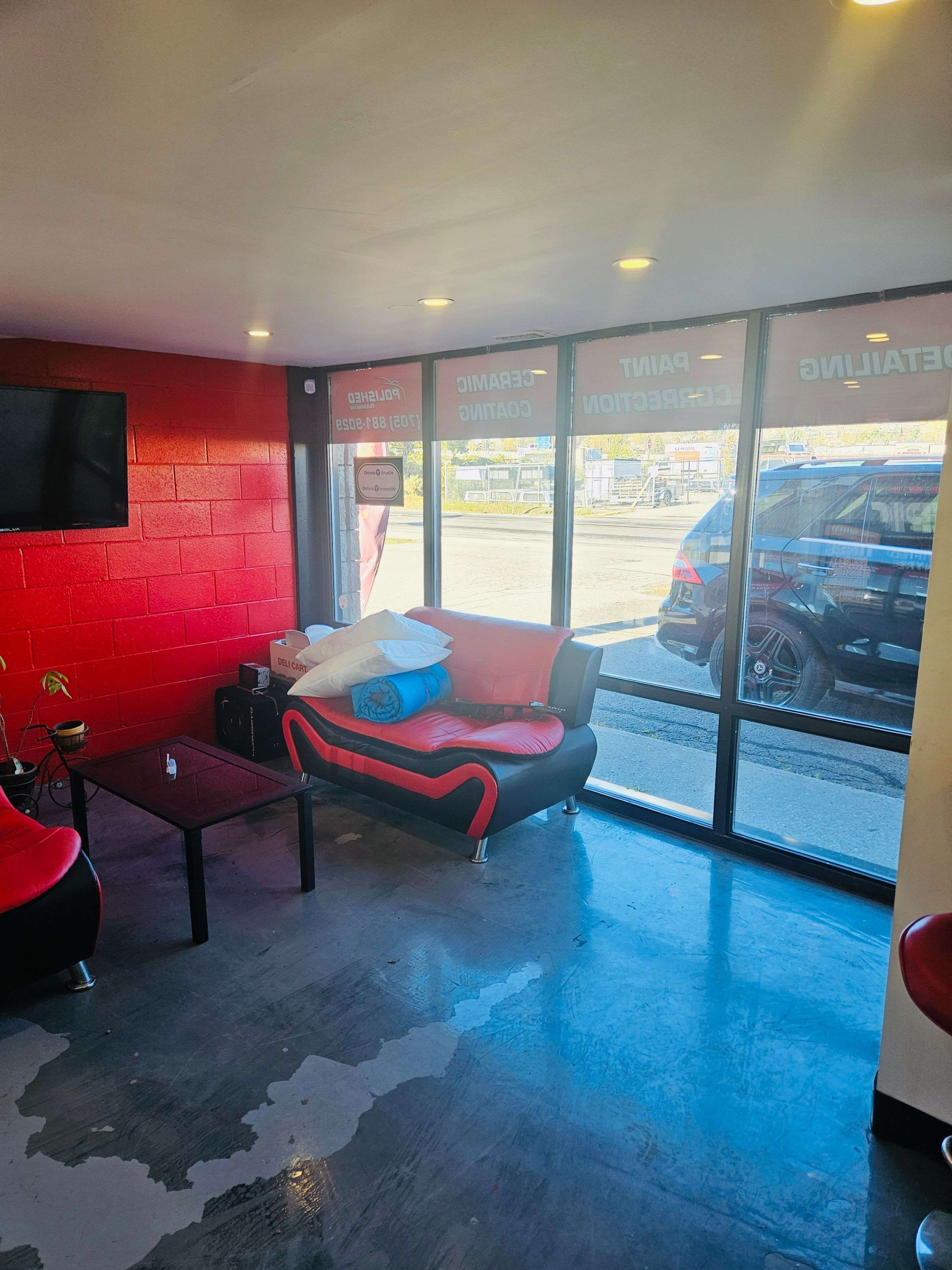 Barrie, ON L4N 5R8,25 Hart DR #3&4