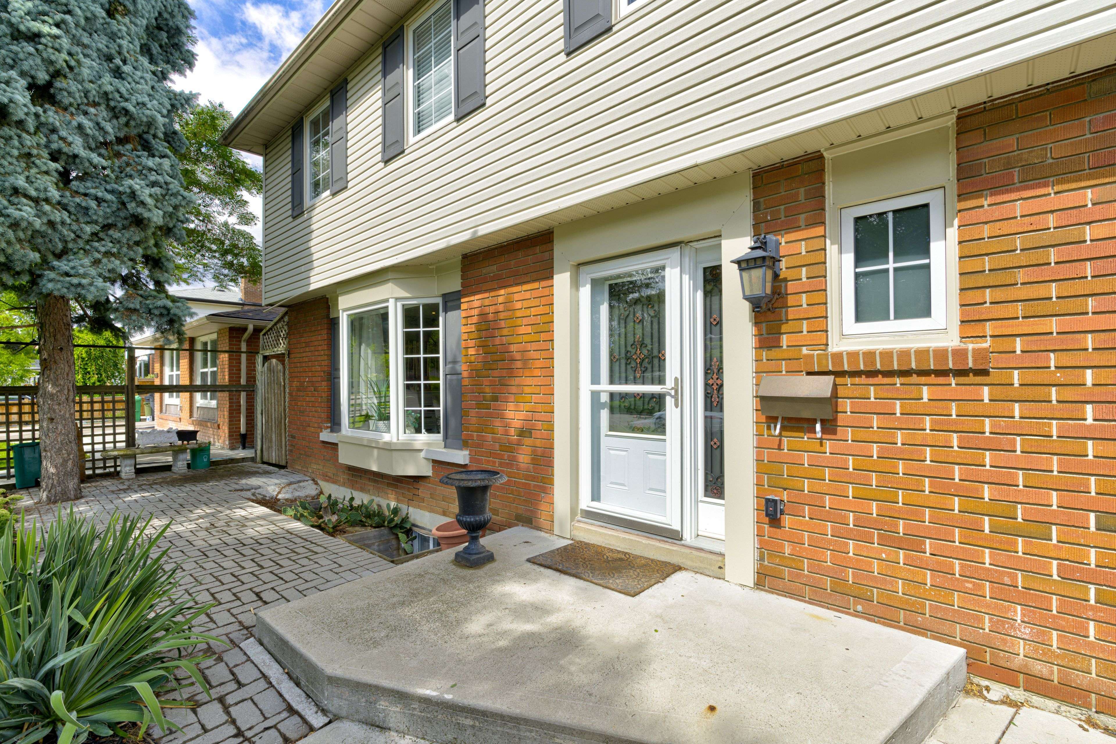 Brampton, ON L6T 3R9,17 Evesham CRES