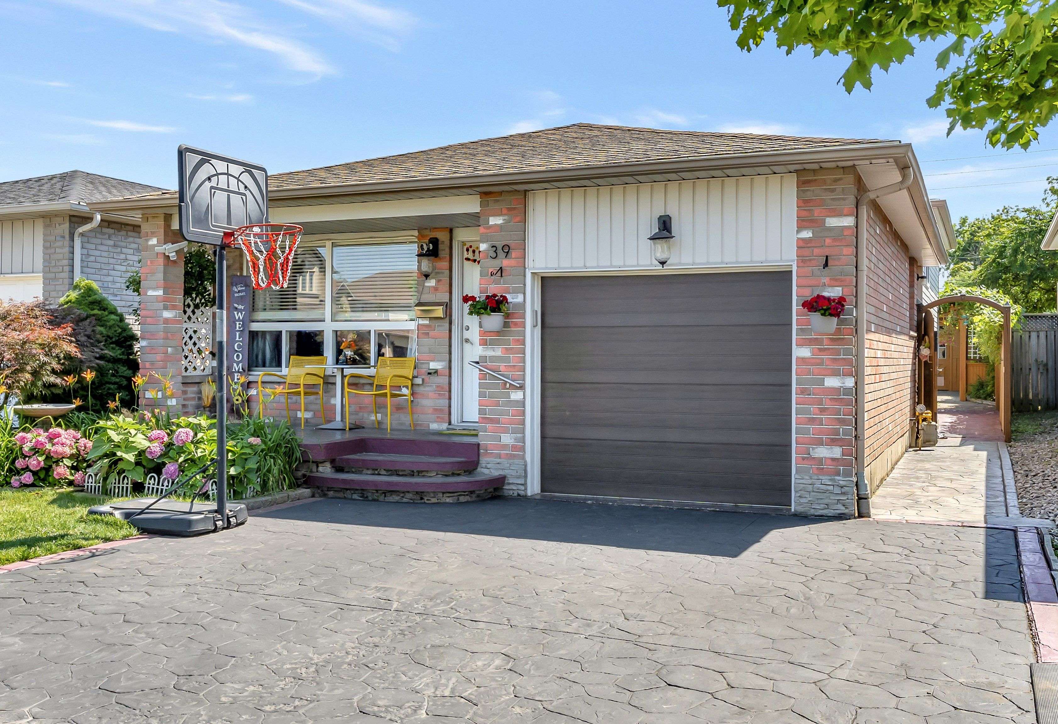 Hamilton, ON L9B 2T5,39 Marilyn CT