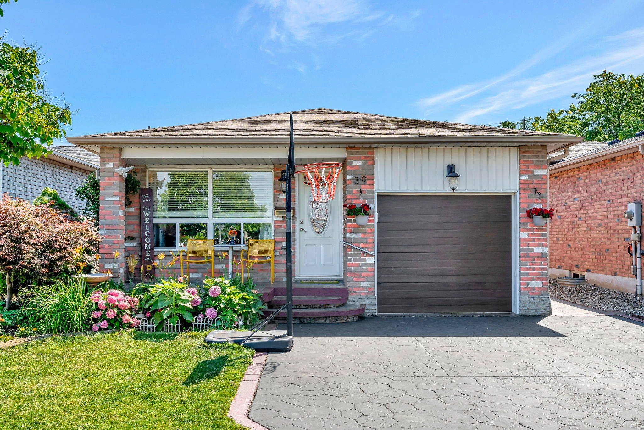 Hamilton, ON L9B 2T5,39 Marilyn CT