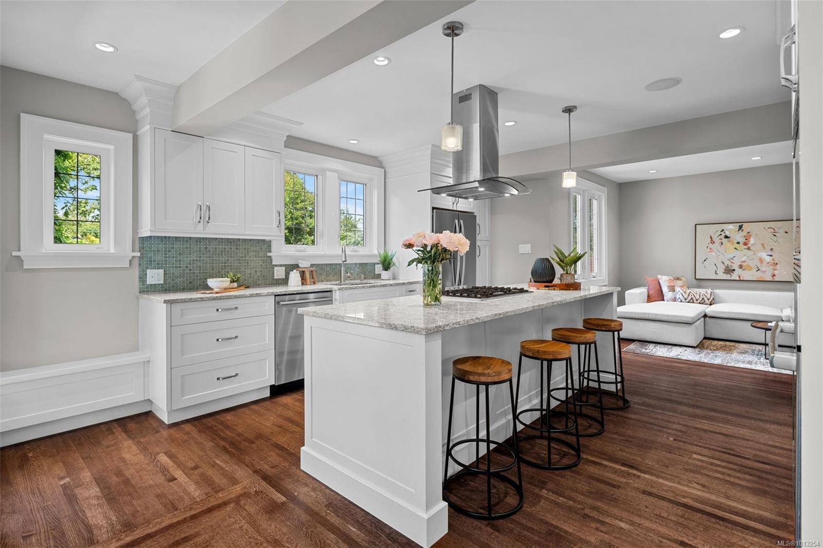 Oak Bay, BC V8S 2T9,750 Island Rd