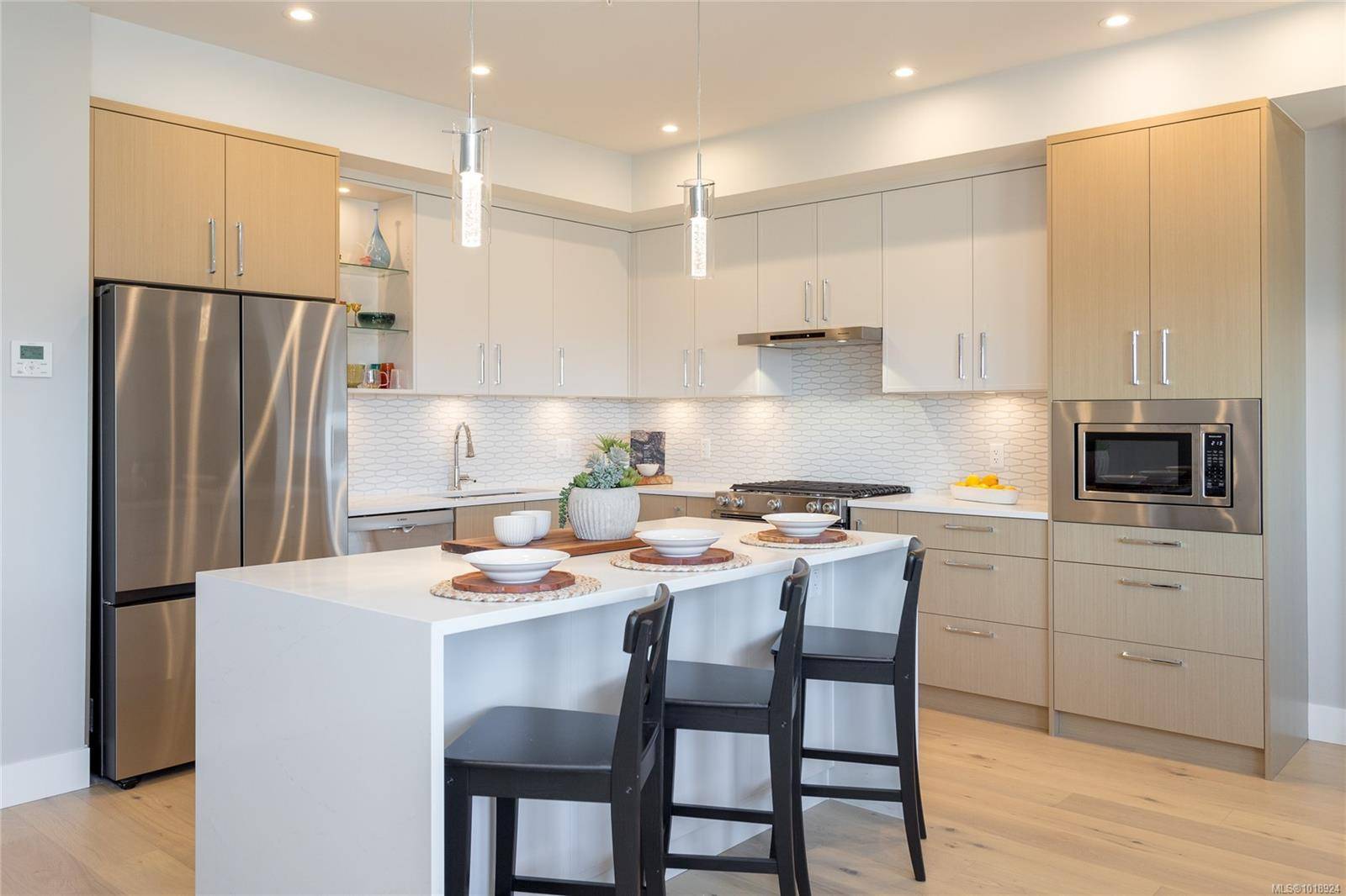 Sidney, BC V8L 2Z3,9818 Fourth St #305