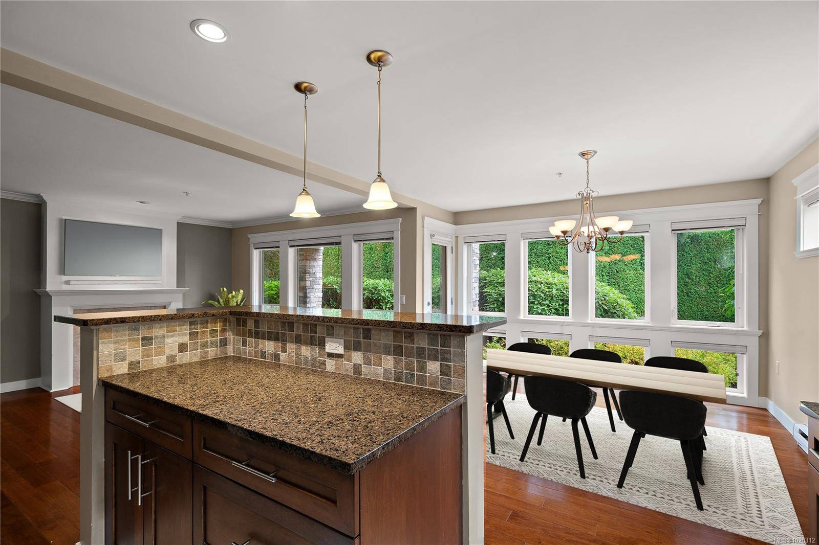 Saanich, BC V8Z 0A4,535 Heatherdale Lane #106