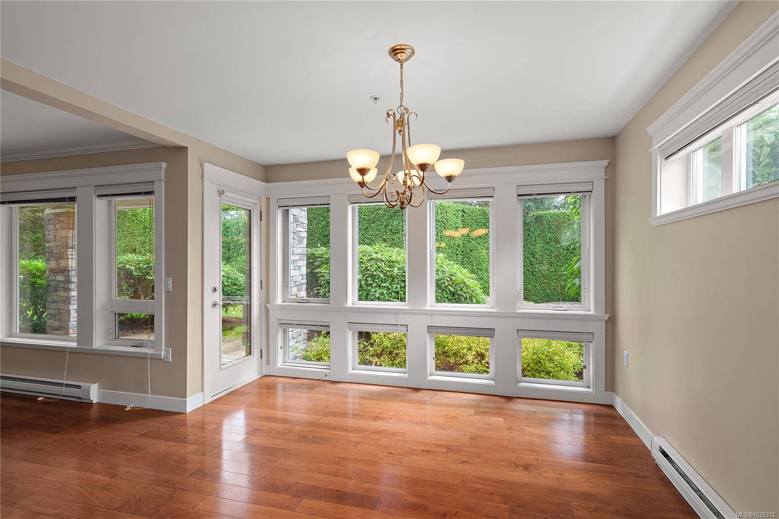 Saanich, BC V8Z 0A4,535 Heatherdale Lane #106