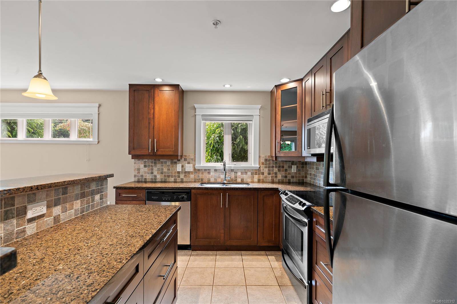 Saanich, BC V8Z 0A4,535 Heatherdale Lane #106