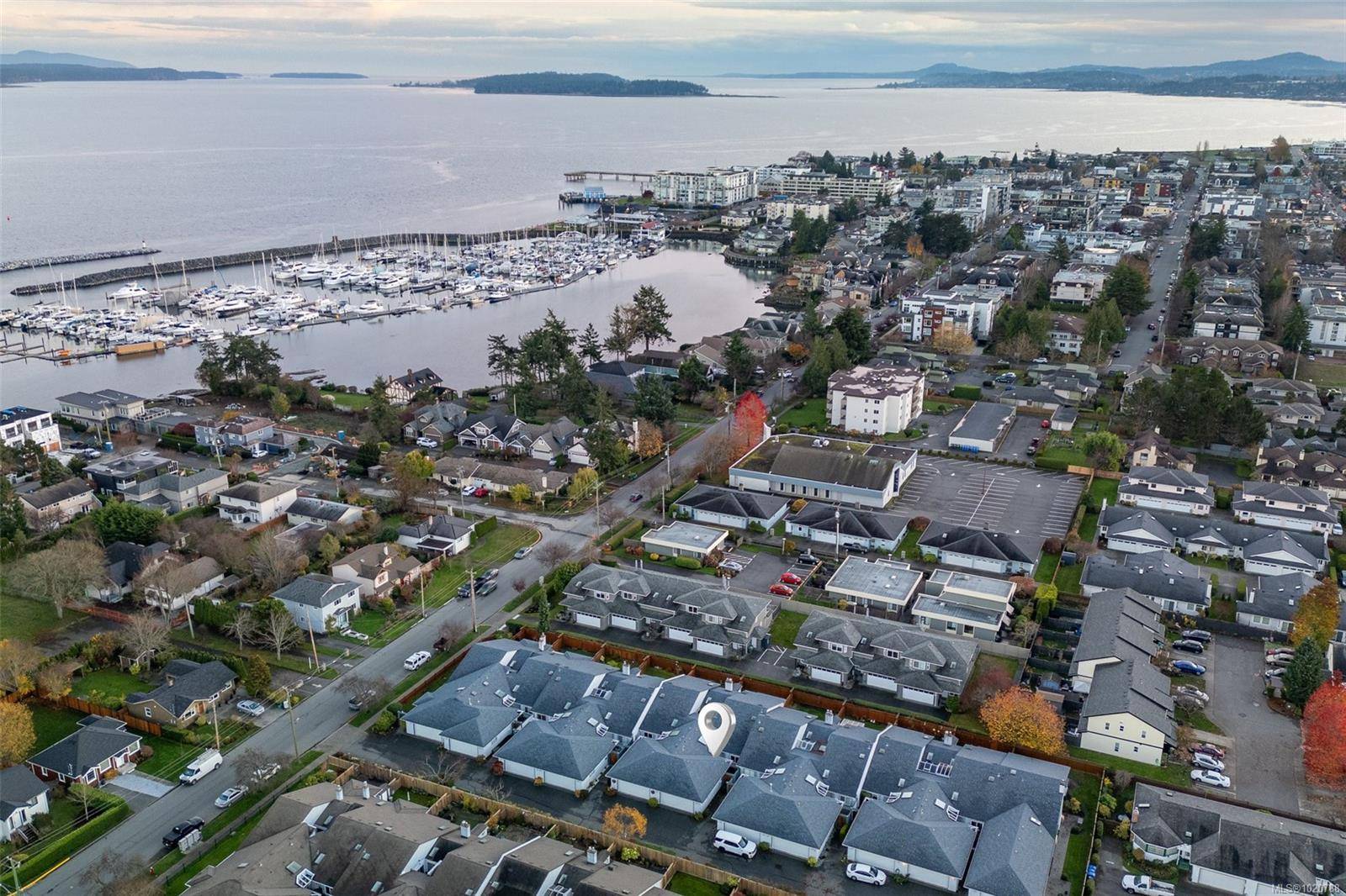 Sidney, BC V8L 3B3,10084 Third St #6