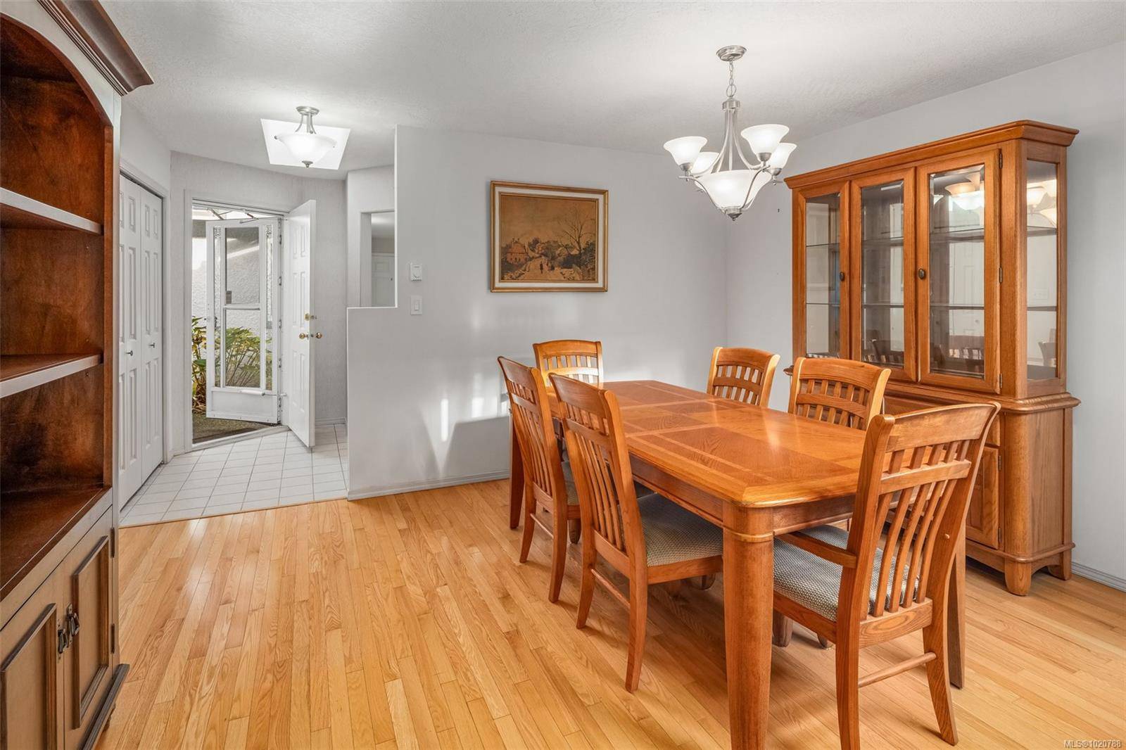 Sidney, BC V8L 3B3,10084 Third St #6