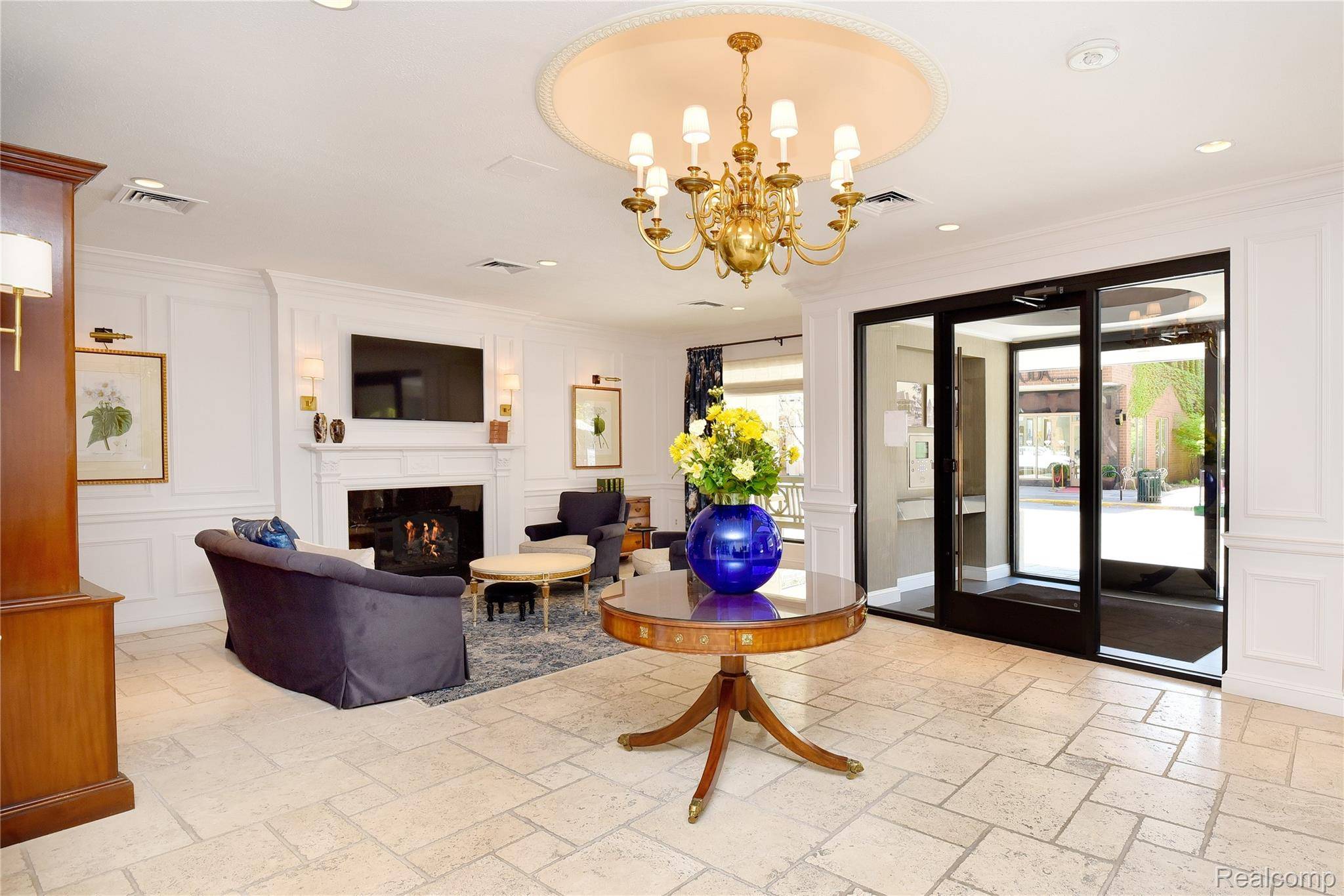 Birmingham, MI 48009,211 E Merrill Street #411