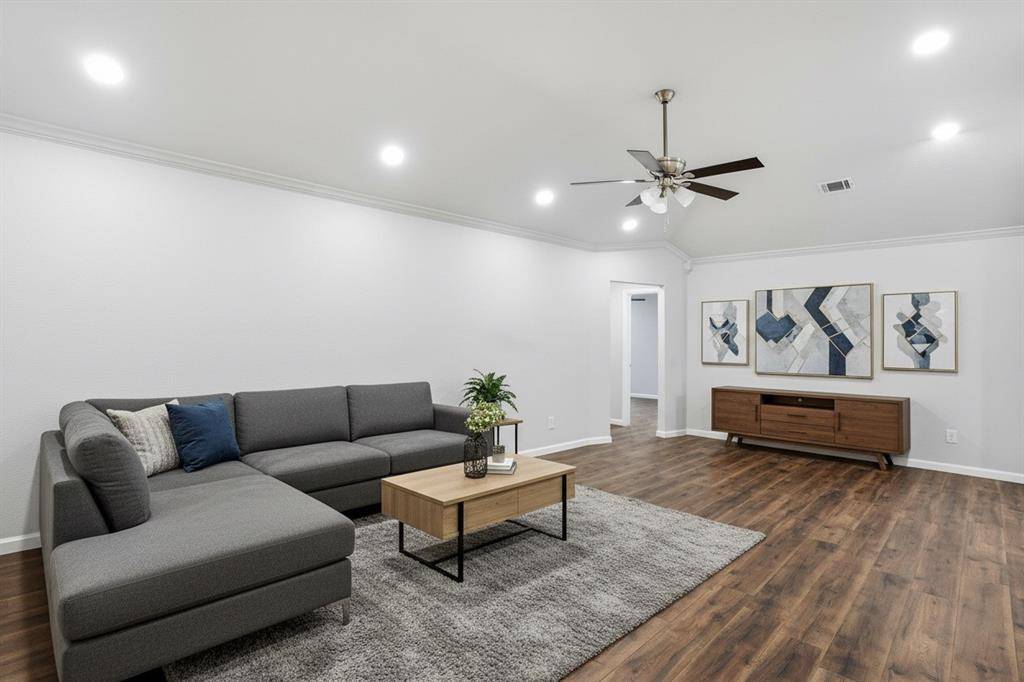 Arlington, TX 76015,915 High Point Road