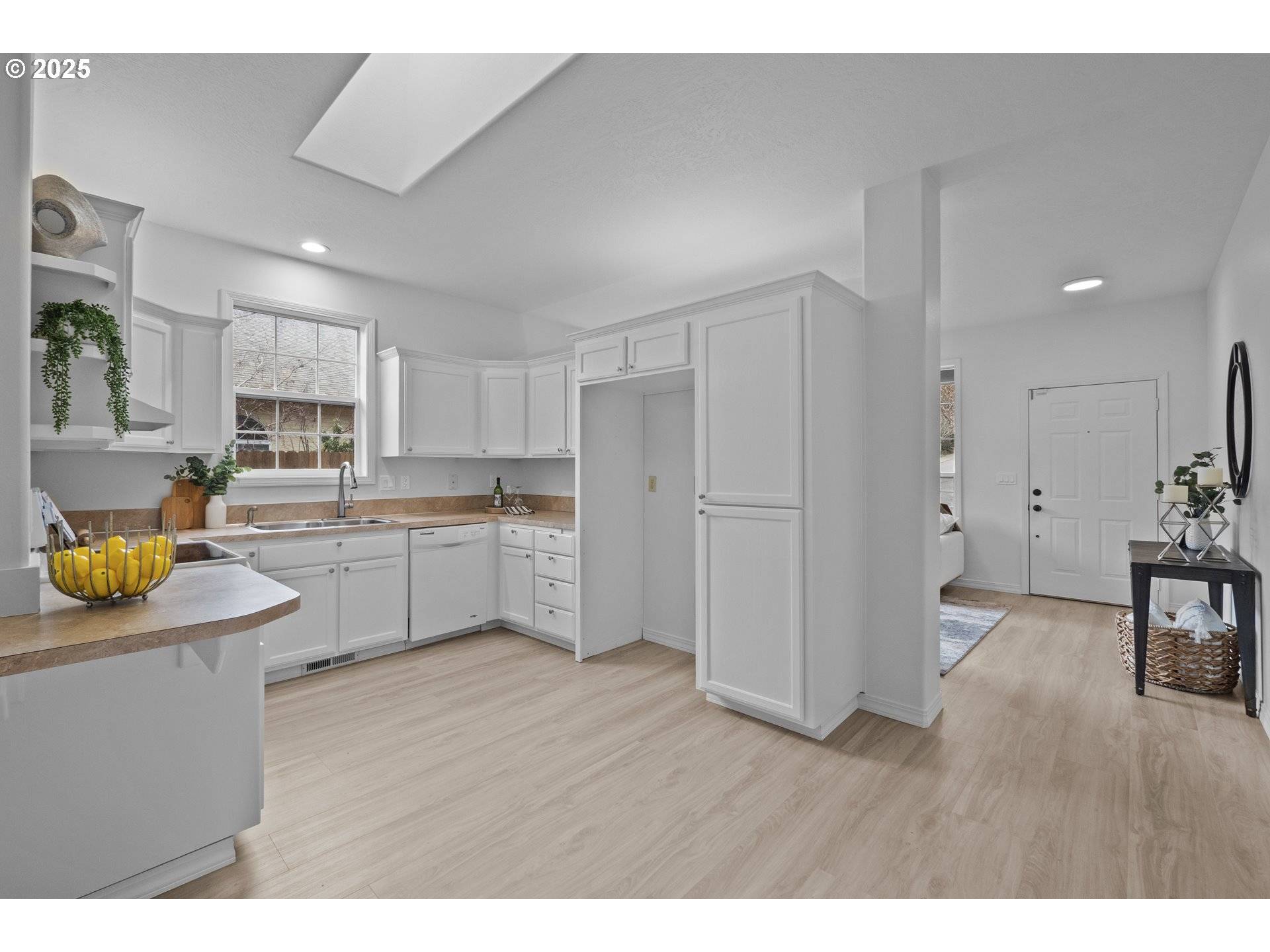 Silverton, OR 97381,240 NORWAY ST