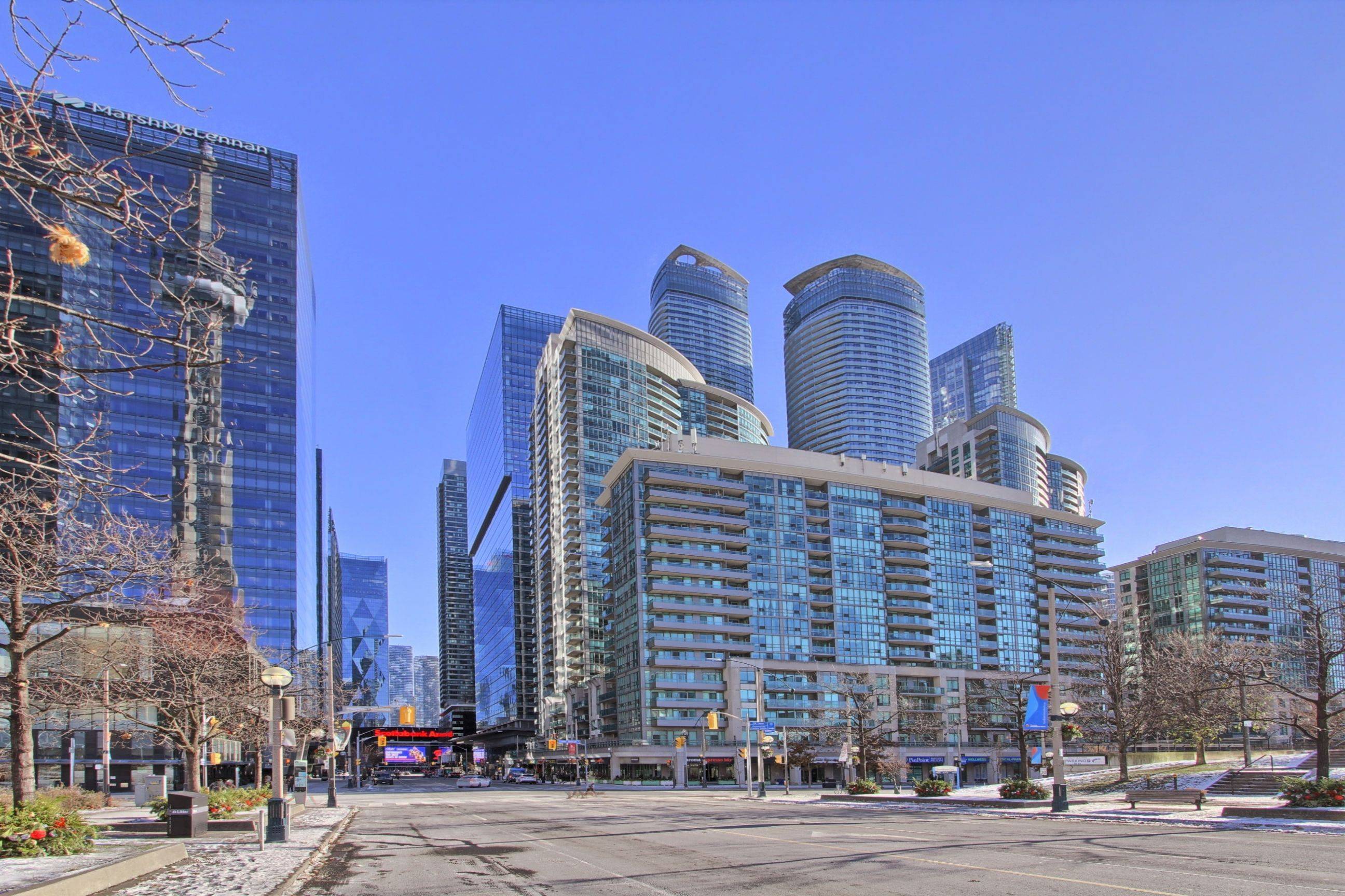 Toronto C01, ON M5J 3A4,30 Grand Trunk CRES #3615