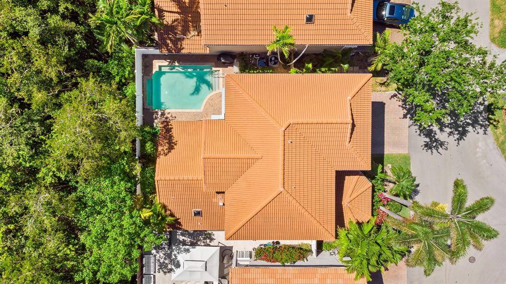 Hollywood, FL 33019,975 Weeping Willow Way