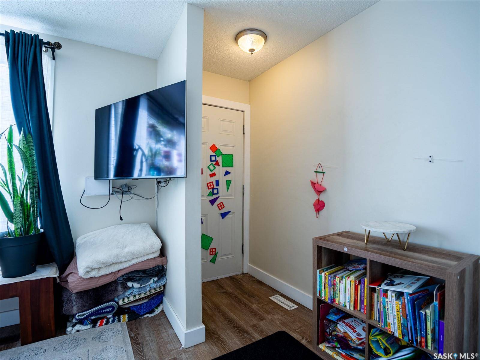 Regina, SK S4N 5M5,58 Mackenzie MEWS