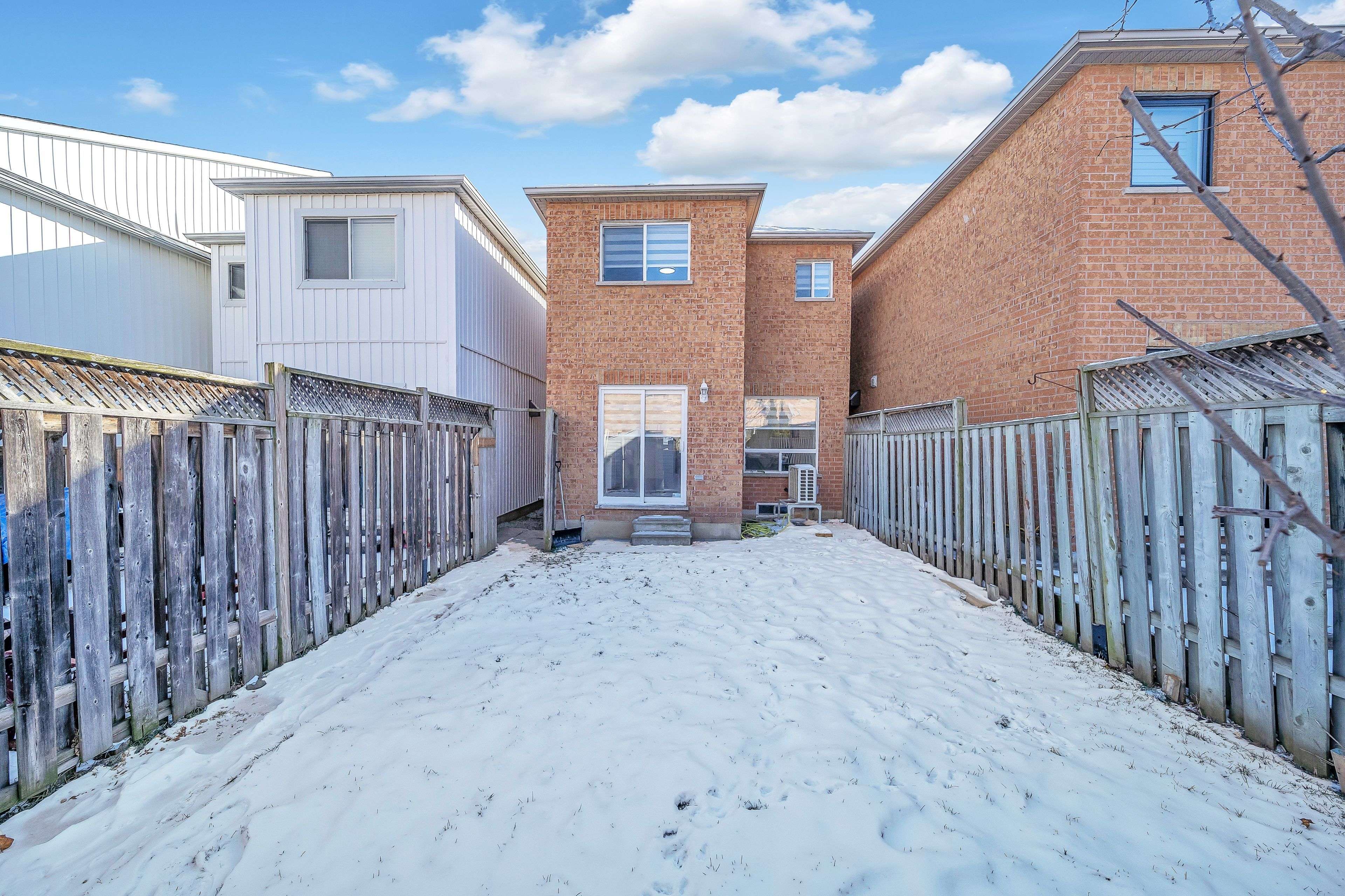 Mississauga, ON L5W 1M5,593 Rossellini DR