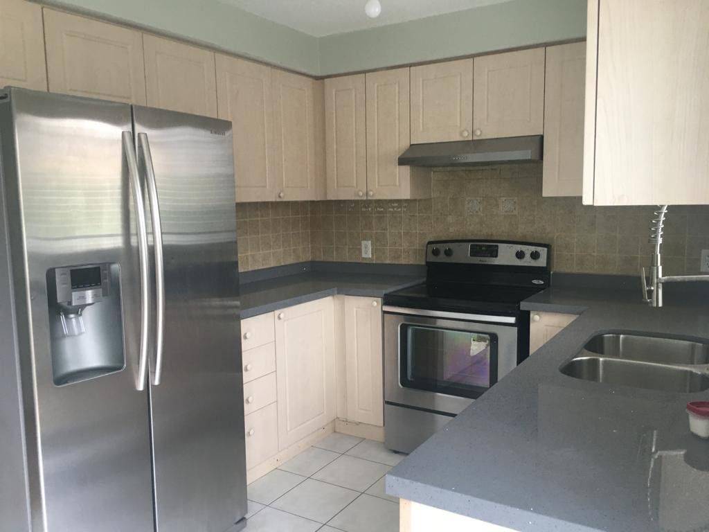 Mississauga, ON L5W 1W1,581 Garden WALK #Upper