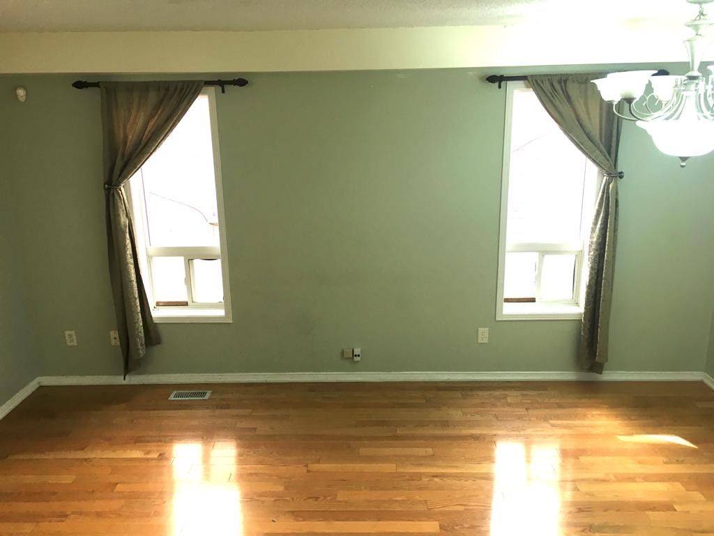 Mississauga, ON L5W 1W1,581 Garden WALK #Upper