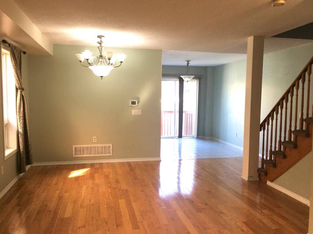 Mississauga, ON L5W 1W1,581 Garden WALK #Upper