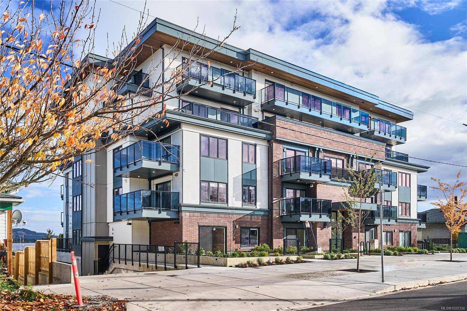 Nanaimo, BC V9R 4V6,45 Haliburton St #405