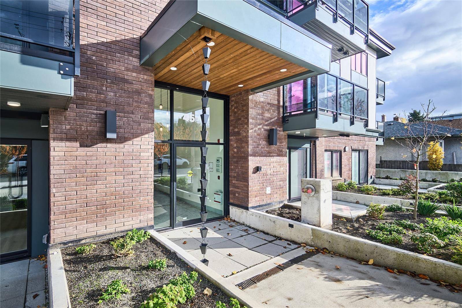 Nanaimo, BC V9R 4V6,45 Haliburton St #405