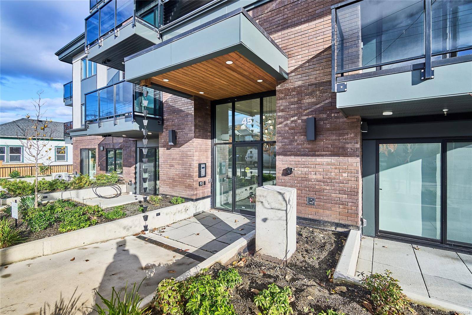 Nanaimo, BC V9R 4V6,45 Haliburton St #405