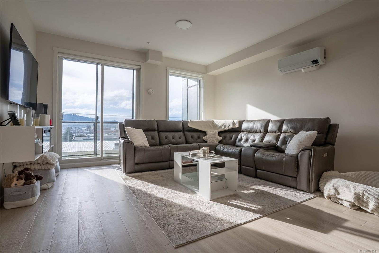 Langford, BC V9B 2T8,842 Orono Ave #403