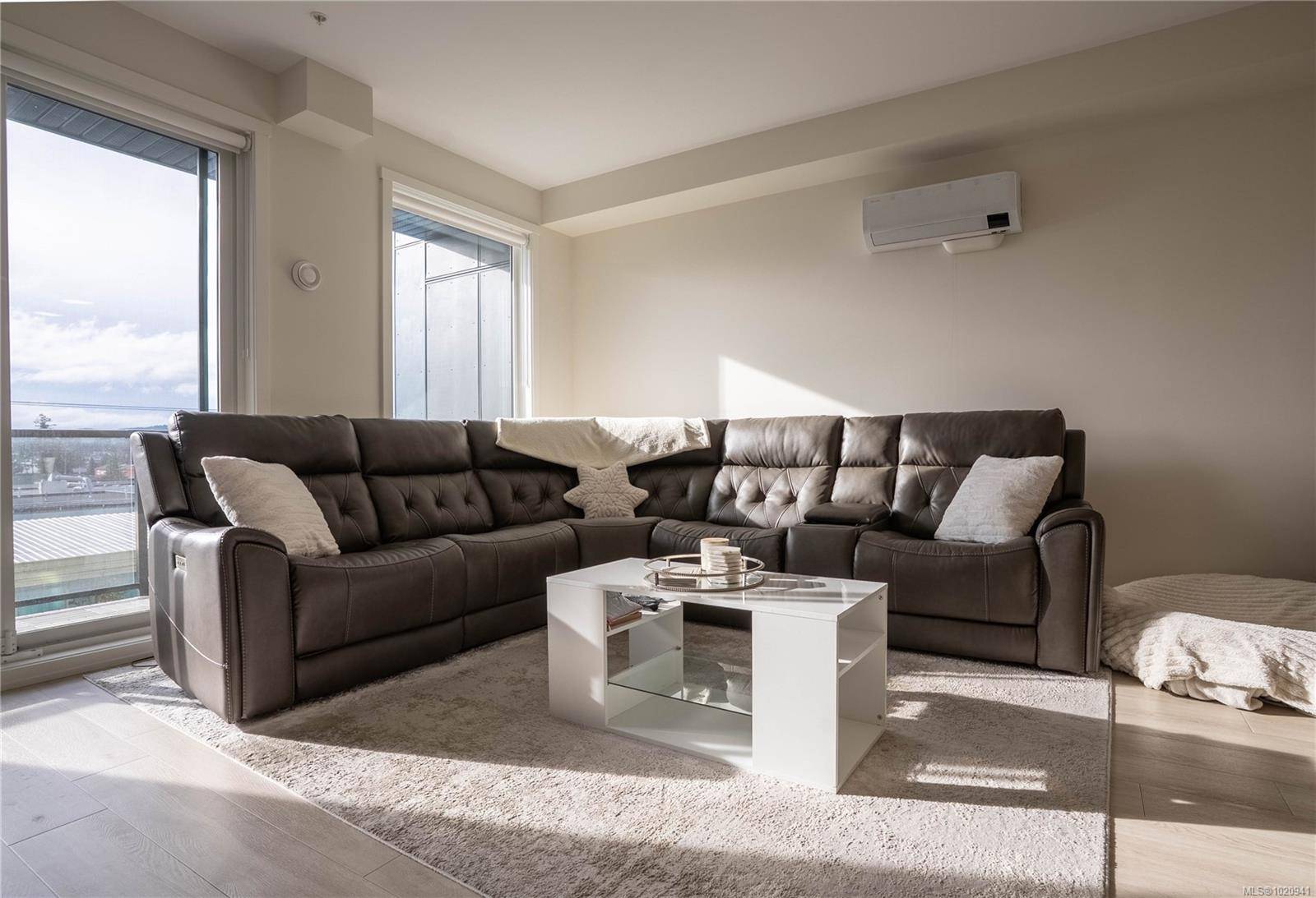 Langford, BC V9B 2T8,842 Orono Ave #403