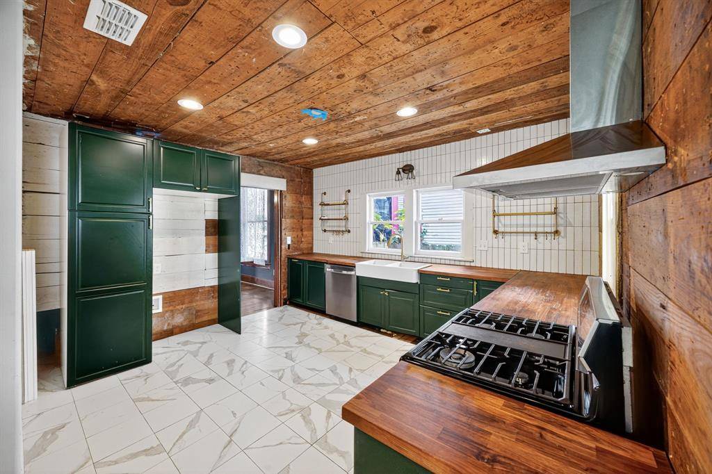 Denison, TX 75020,627 W Chestnut Street