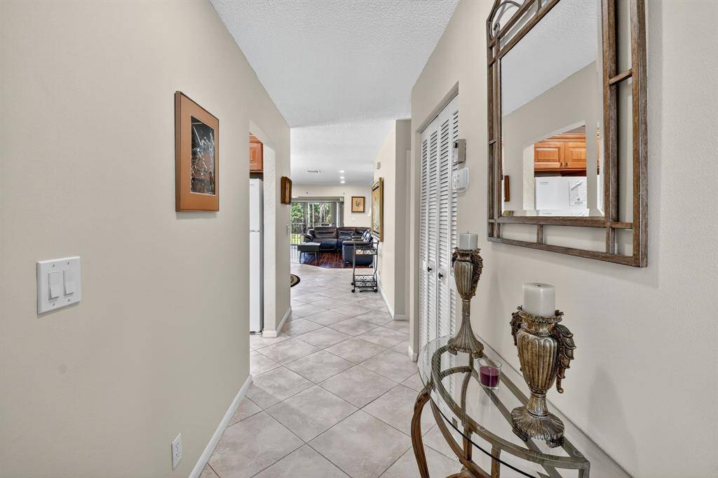 Boca Raton, FL 33433,21669 Tall Palm Cir #1B