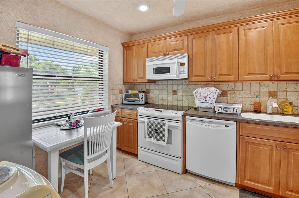 Boca Raton, FL 33433,21669 Tall Palm Cir #1B