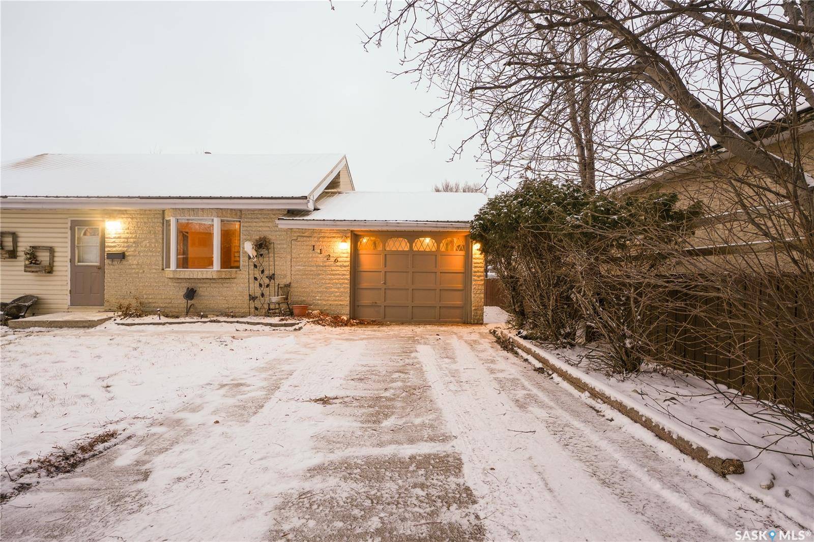 Moose Jaw, SK S6H 5B9,1126 Iroquois STREET W