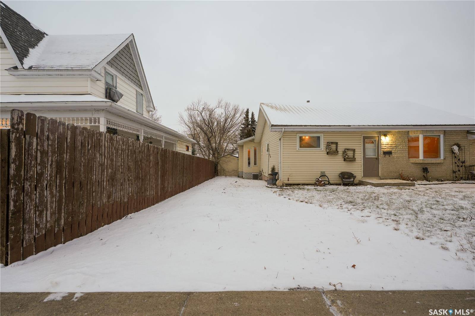 Moose Jaw, SK S6H 5B9,1126 Iroquois STREET W