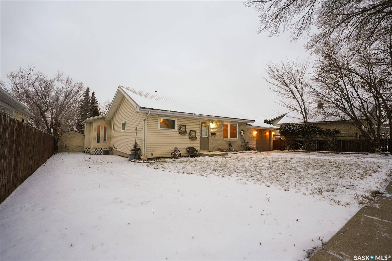 Moose Jaw, SK S6H 5B9,1126 Iroquois STREET W