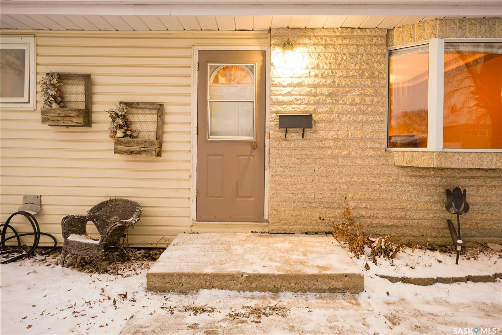 Moose Jaw, SK S6H 5B9,1126 Iroquois STREET W