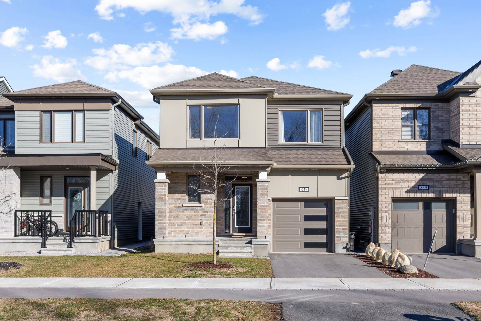 Stittsville - Munster - Richmond, ON K2S 3A7,837 Derreen AVE