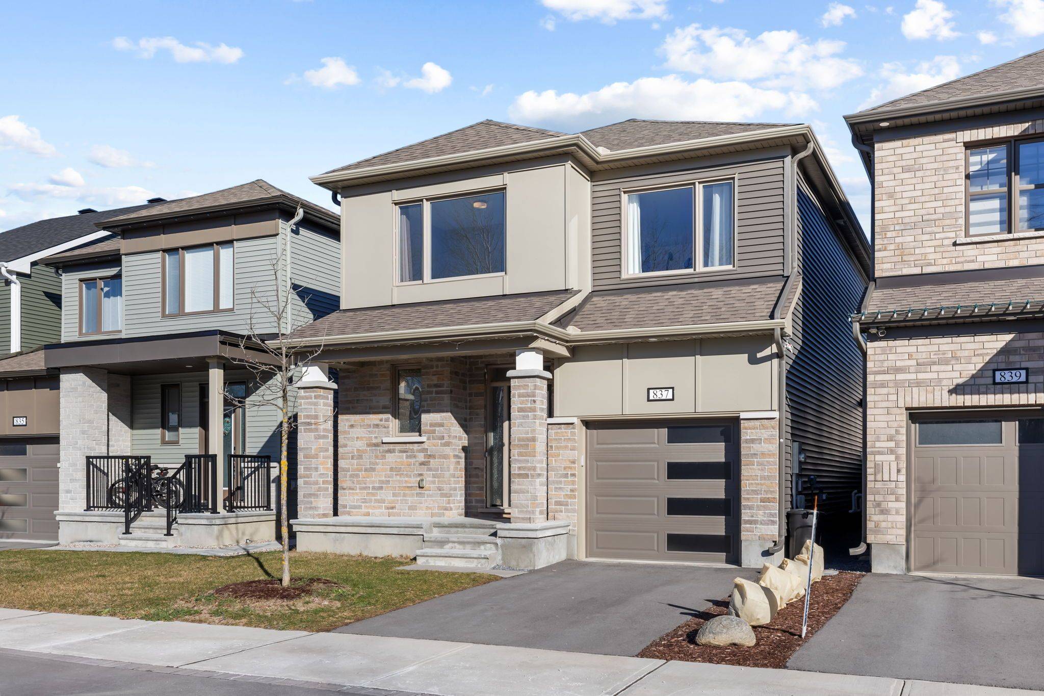 Stittsville - Munster - Richmond, ON K2S 3A7,837 Derreen AVE