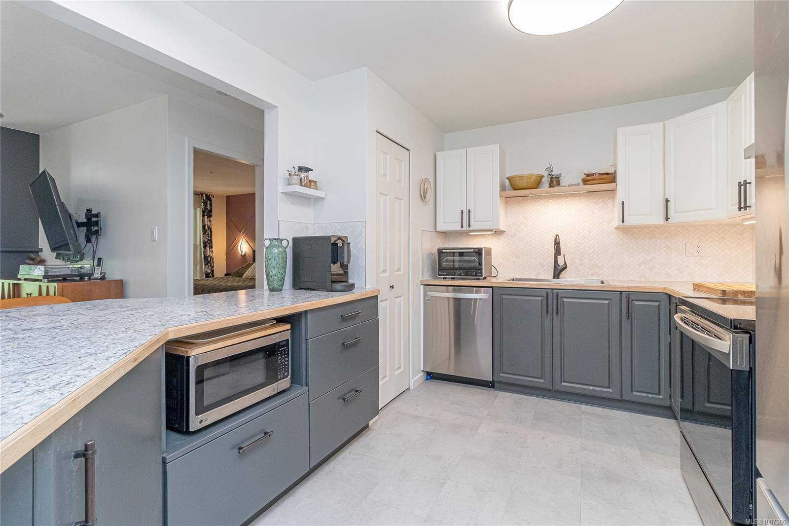 Nanaimo, BC V9T 5K1,5620 Edgewater Lane #311