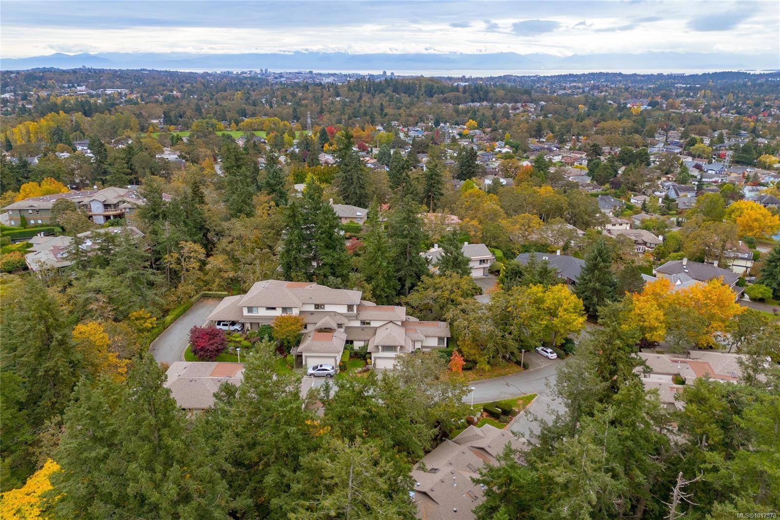 Saanich, BC V8X 5A5,4300 Stoneywood Lane #47