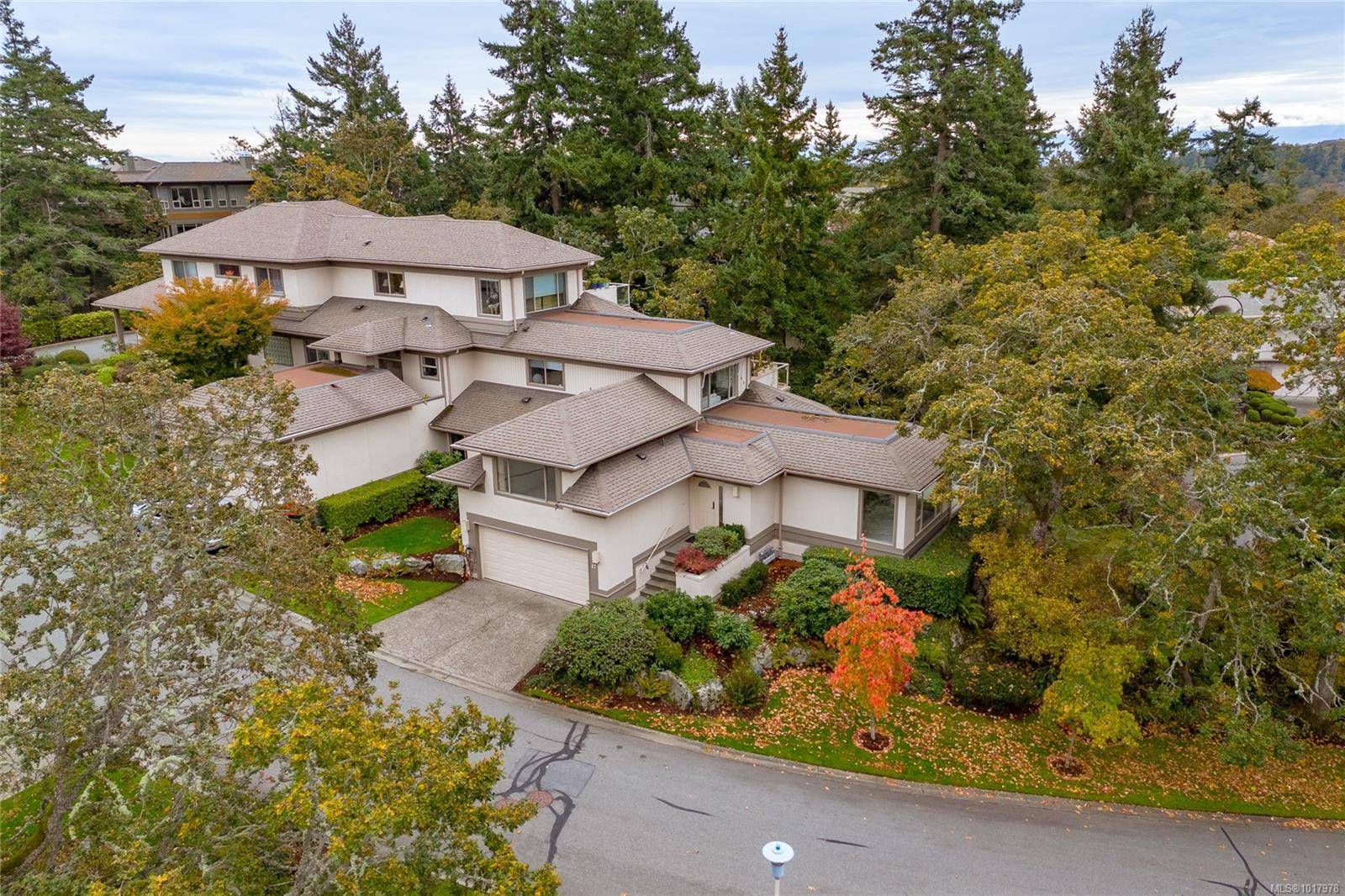 Saanich, BC V8X 5A5,4300 Stoneywood Lane #47