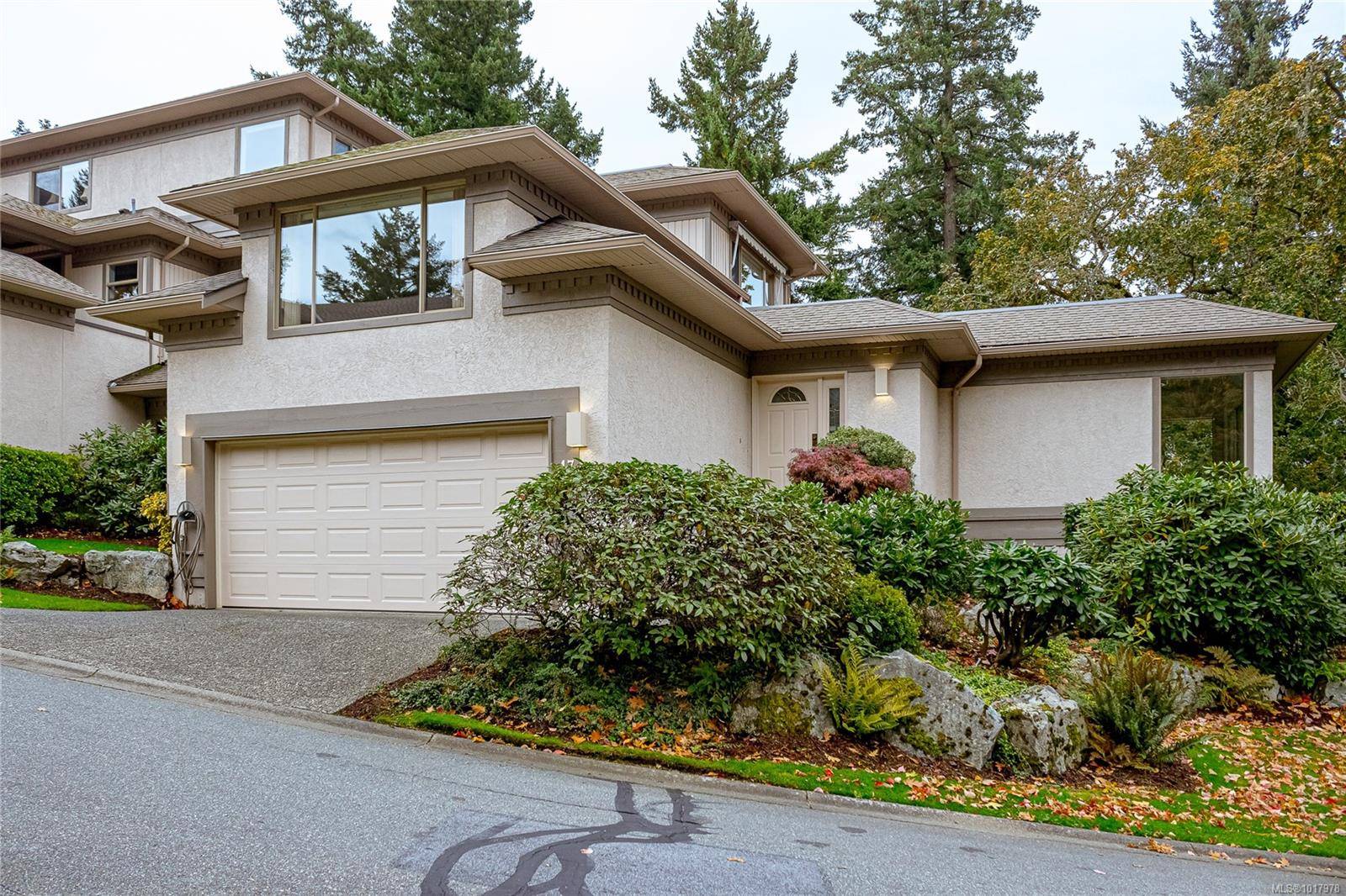 Saanich, BC V8X 5A5,4300 Stoneywood Lane #47