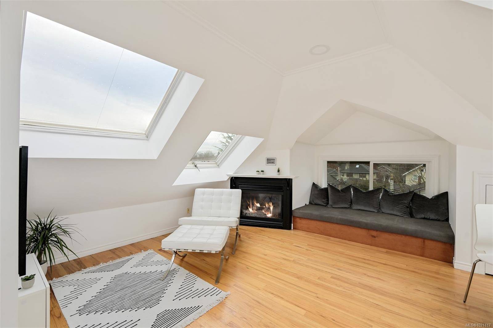 Victoria, BC V8V 3C8,1120 Richardson St #301